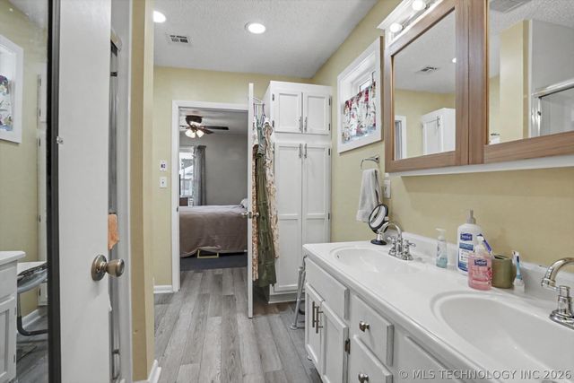 121 W Cleveland Avenue, Sapulpa, OK 74066