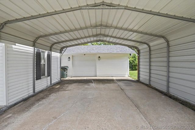 121 W Cleveland Avenue, Sapulpa, OK 74066