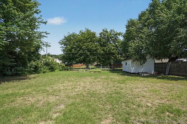 121 W Cleveland Avenue, Sapulpa, OK 74066