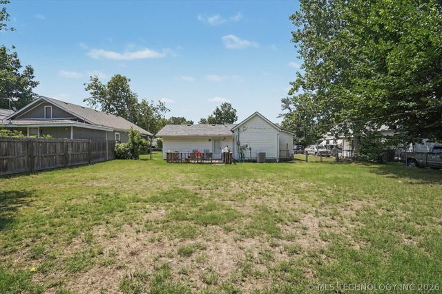121 W Cleveland Avenue, Sapulpa, OK 74066