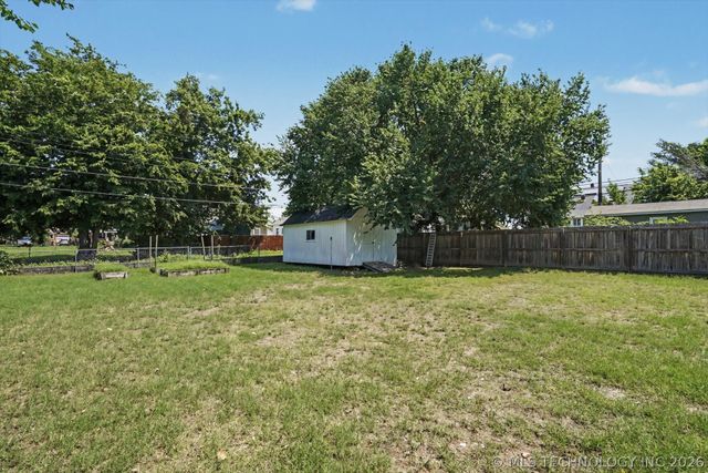 121 W Cleveland Avenue, Sapulpa, OK 74066