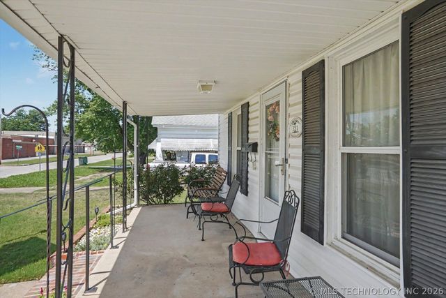 121 W Cleveland Avenue, Sapulpa, OK 74066