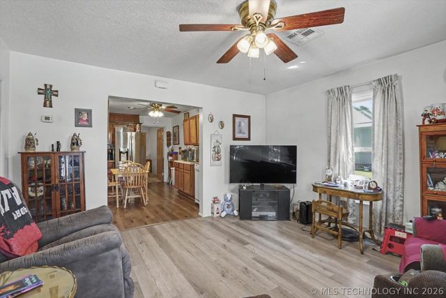 121 W Cleveland Avenue, Sapulpa, OK 74066