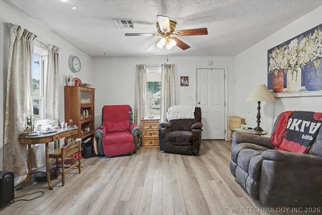 121 W Cleveland Avenue, Sapulpa, OK 74066