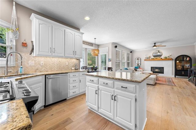 8112 W 145th Street, Overland Park, KS 66223