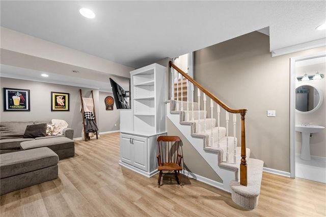 8112 W 145th Street, Overland Park, KS 66223