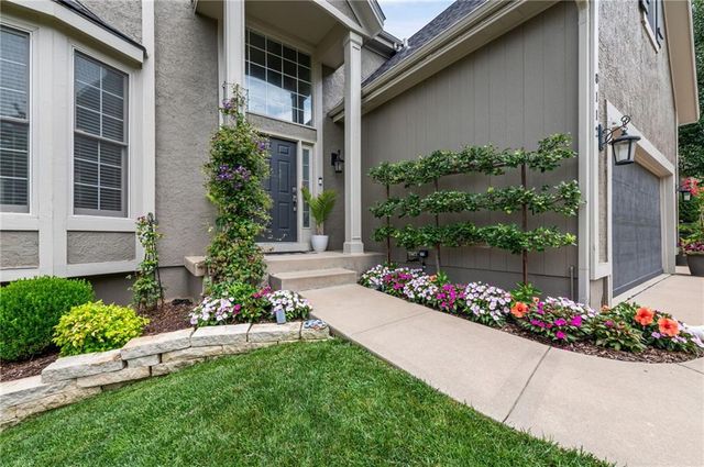 8112 W 145th Street, Overland Park, KS 66223