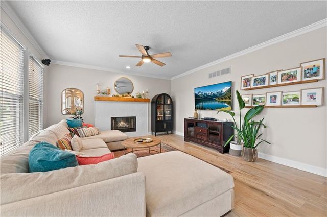 8112 W 145th Street, Overland Park, KS 66223