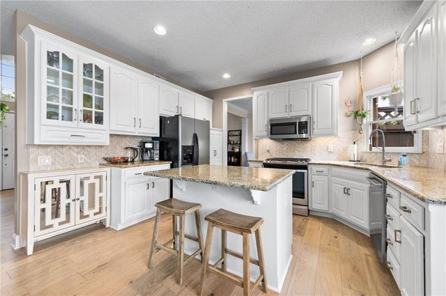 8112 W 145th Street, Overland Park, KS 66223