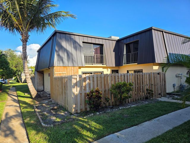 2359 Waterside Drive, Lake Worth, FL 33461