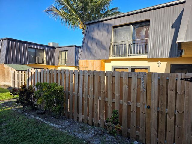 2359 Waterside Drive, Lake Worth, FL 33461