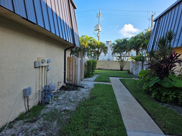 2359 Waterside Drive, Lake Worth, FL 33461