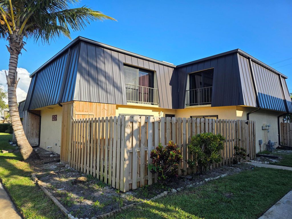 2359 Waterside Drive, Lake Worth, FL 33461