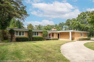 25275 Briarbank Avenue, Southfield, MI 48033