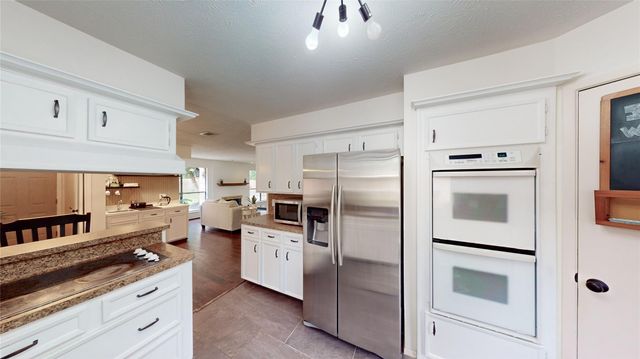 3819 Brook Shadow Drive, Kingwood, TX 77345