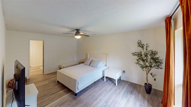 3819 Brook Shadow Drive, Kingwood, TX 77345