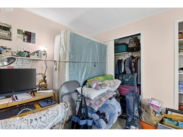 2710 Se COURTNEY Ave, Milwaukie, OR 97222