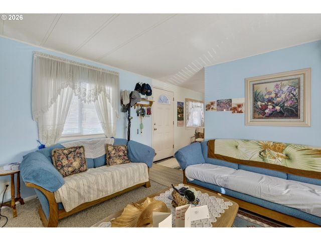 2710 Se COURTNEY Ave, Milwaukie, OR 97222
