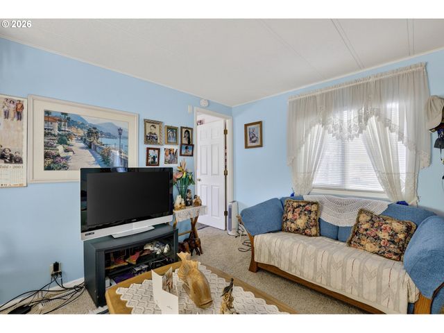 2710 Se COURTNEY Ave, Milwaukie, OR 97222