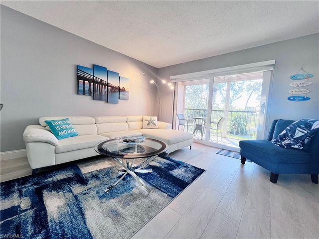 400 Forest Lakes BLVD 310, Naples, FL 34105
