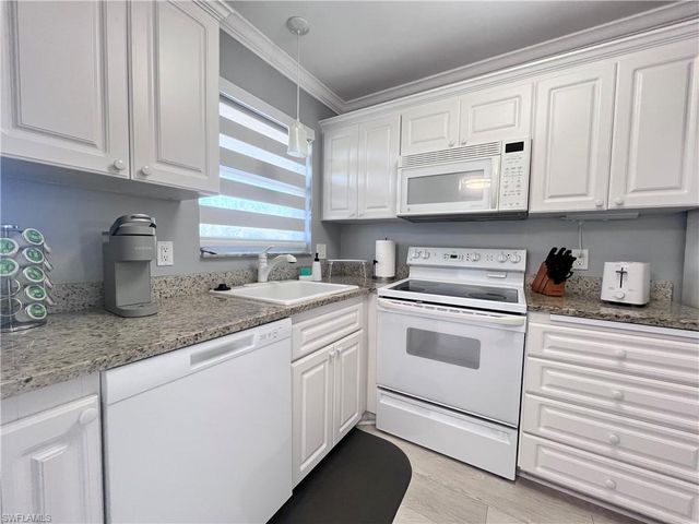 400 Forest Lakes BLVD 310, Naples, FL 34105