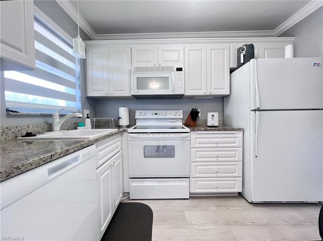 400 Forest Lakes BLVD 310, Naples, FL 34105