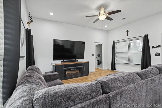 25082 S 519 Road, Park Hill, OK 74451