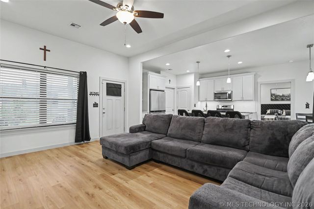 25082 S 519 Road, Park Hill, OK 74451