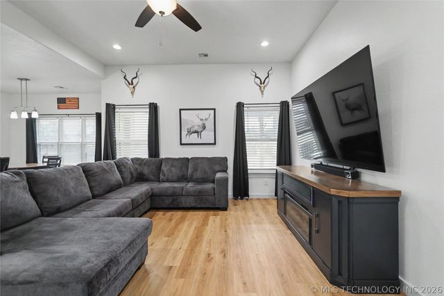 25082 S 519 Road, Park Hill, OK 74451