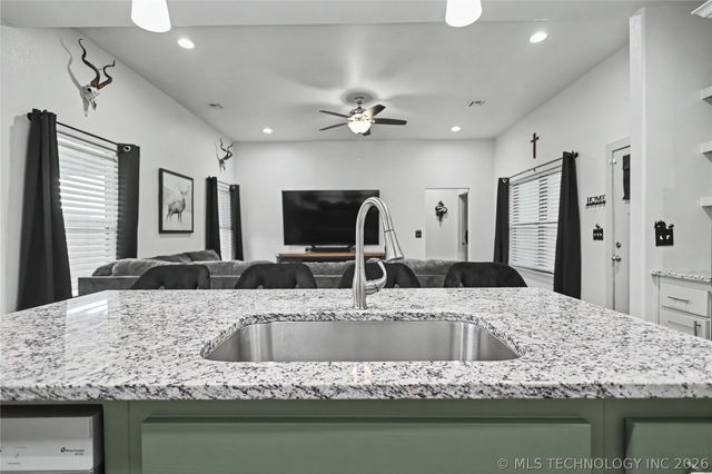 25082 S 519 Road, Park Hill, OK 74451