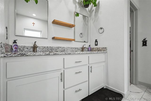 25082 S 519 Road, Park Hill, OK 74451