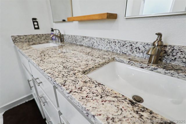 25082 S 519 Road, Park Hill, OK 74451