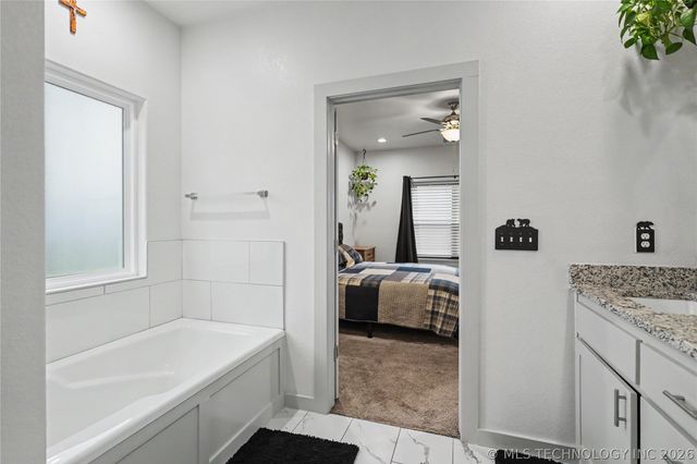 25082 S 519 Road, Park Hill, OK 74451
