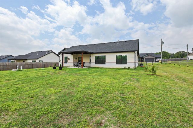 25082 S 519 Road, Park Hill, OK 74451