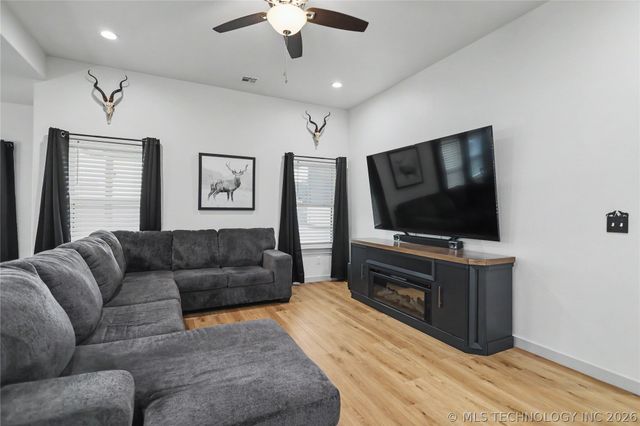 25082 S 519 Road, Park Hill, OK 74451