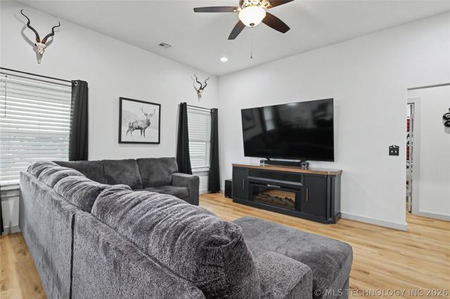 25082 S 519 Road, Park Hill, OK 74451