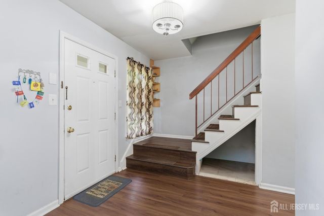 2804 Cricket Circle, Edison, NJ 08820