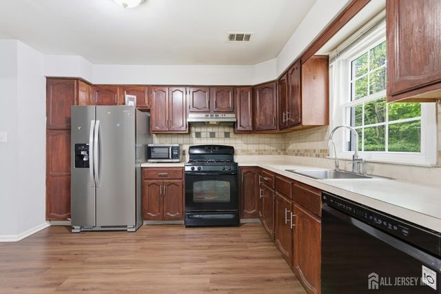 2804 Cricket Circle, Edison, NJ 08820
