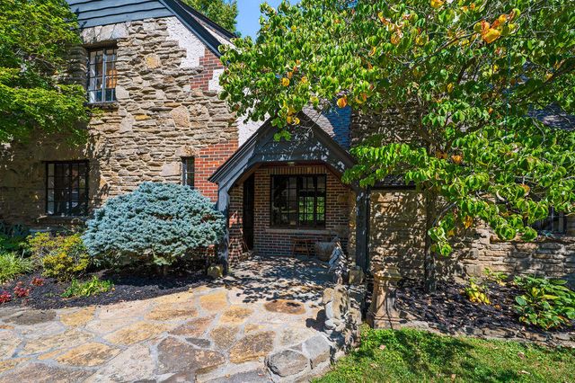 1060 Jackson Road, Park Hills, KY 41011