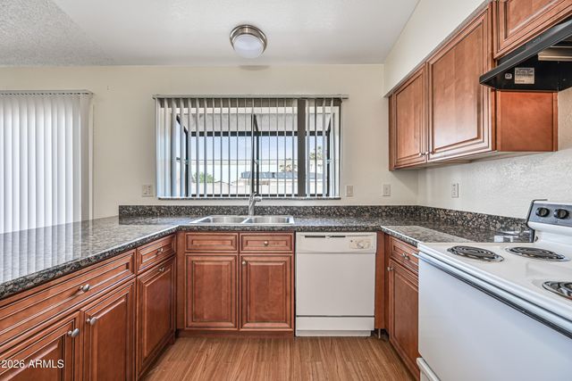 11102 W Turney Avenue, Phoenix, AZ 85037