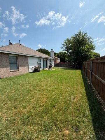 822 Breton Drive, Glenn Heights, TX 75154