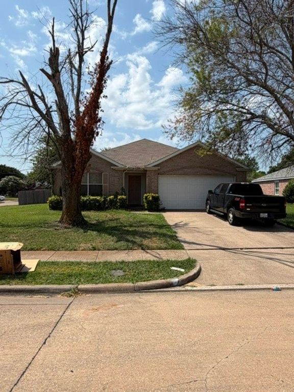 822 Breton Drive, Glenn Heights, TX 75154