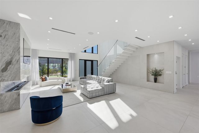 1517 SE 12th Court, Fort Lauderdale, FL 33316