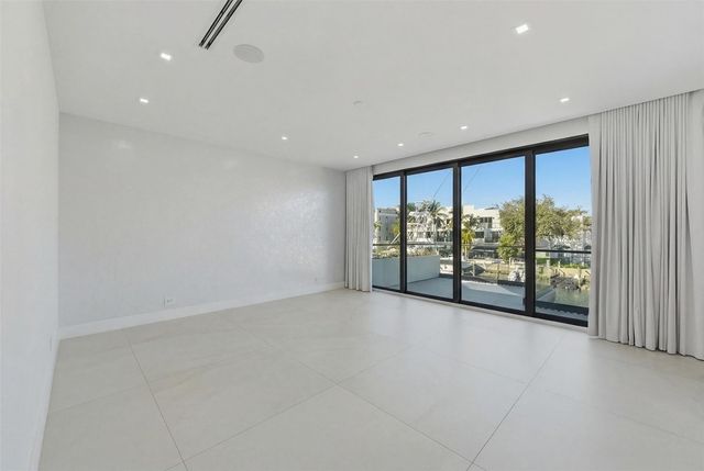 1517 SE 12th Court, Fort Lauderdale, FL 33316