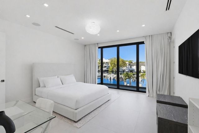 1517 SE 12th Court, Fort Lauderdale, FL 33316