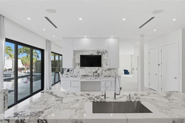 1517 SE 12th Court, Fort Lauderdale, FL 33316