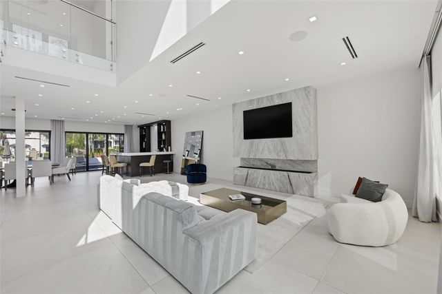 1517 SE 12th Court, Fort Lauderdale, FL 33316