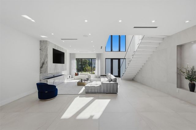 1517 SE 12th Court, Fort Lauderdale, FL 33316