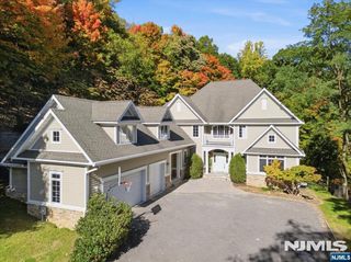 8 Chapel Hill Court, Cedar Grove, NJ 07009
