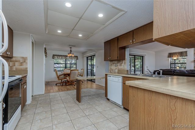 5911 N Brookgreen Drive, Crystal River, FL 34428